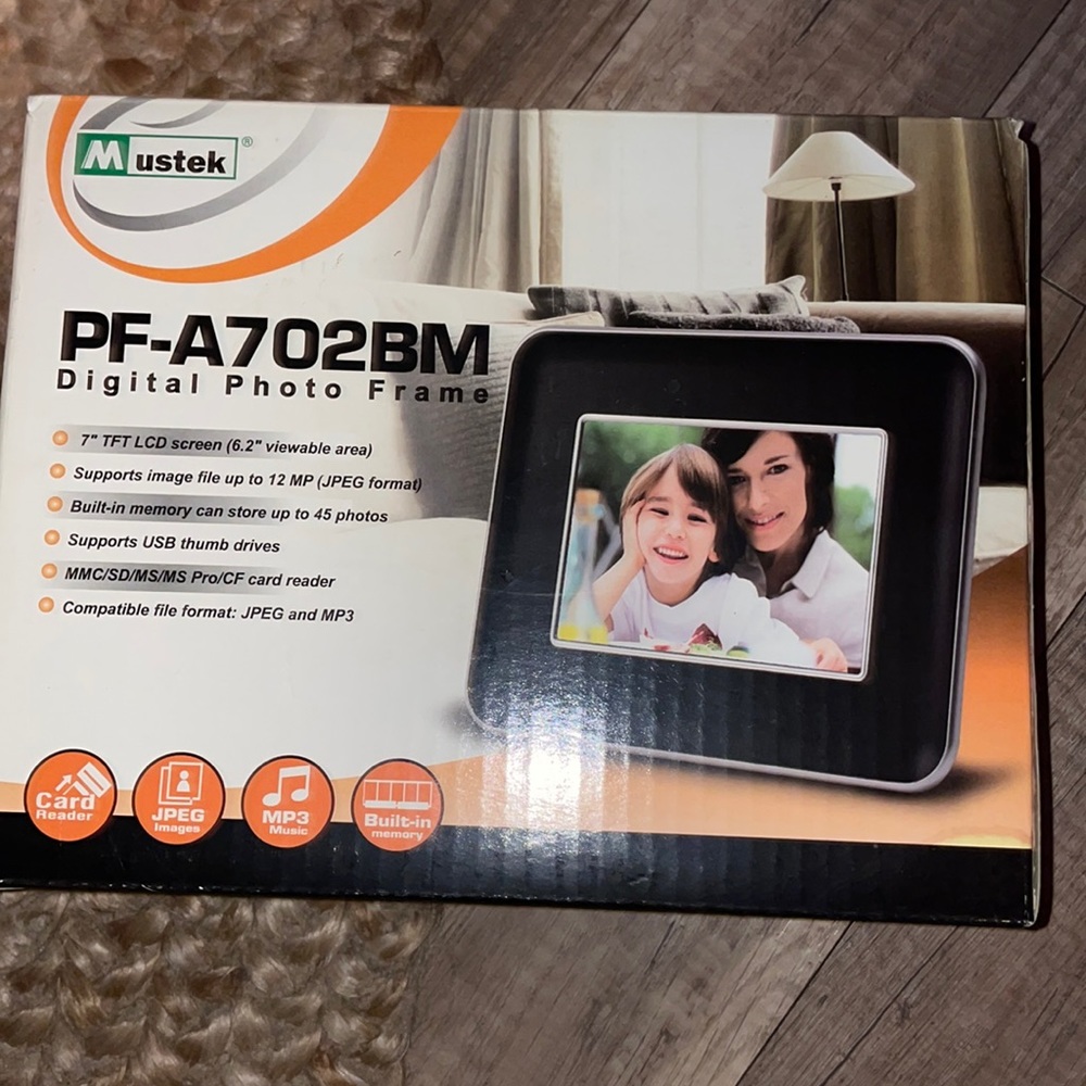 New Mustek PF-A702BM Digital Photo Picture 7” LCD screen Frame